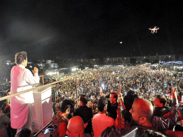 Imran gives 10-point agenda to revive Karachi glory