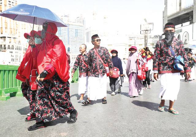 Pilgrims descend on Makkah for 'smart Haj'