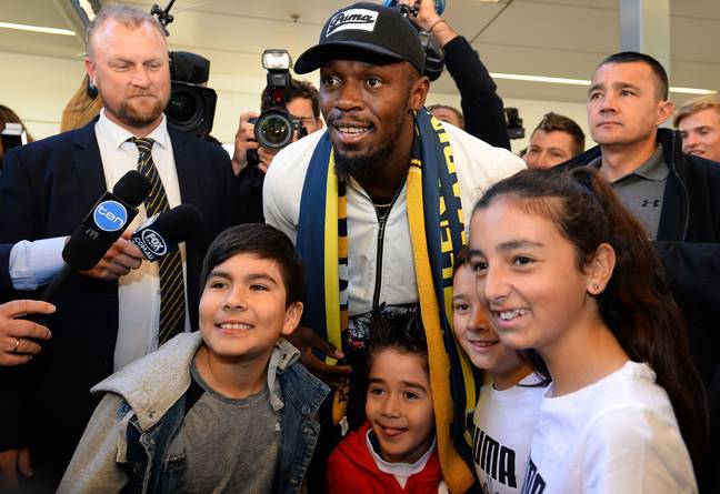 Bolt arrives in Australia on football quest