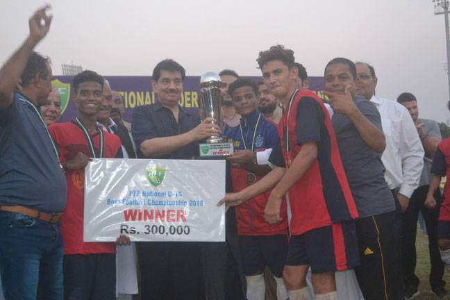 Sindh annex National Under-15 football trophy