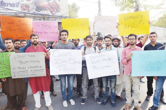 COMSATS students rally for dual degree 