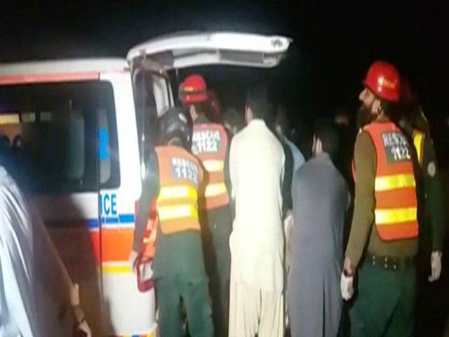 19 die as two buses collide in DG Khan