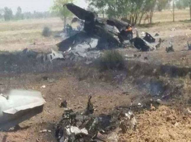 Pilot martyred as PAF aircraft crashes