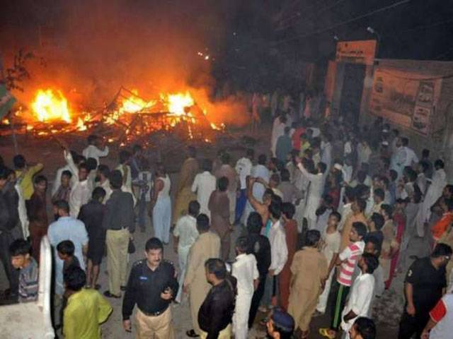 9 die as huts catch fire in Nawabshah