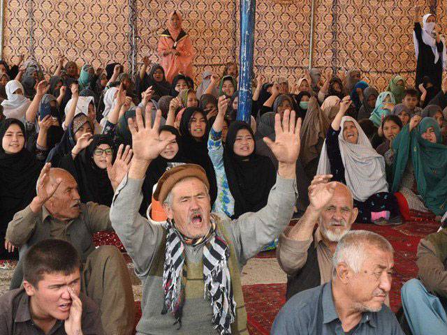 Amid continuing protest, Hazaras urge PM to visit Quetta