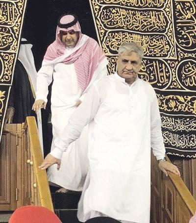 COAS performs Umrah, prays for country’s progress