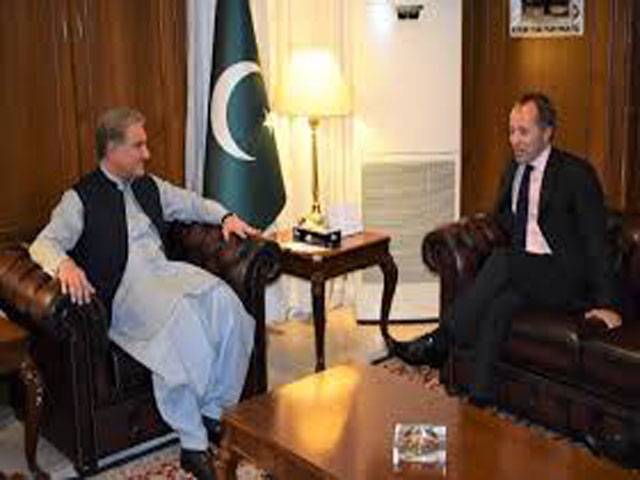 Qureshi complains to UK over anti-Pak banners