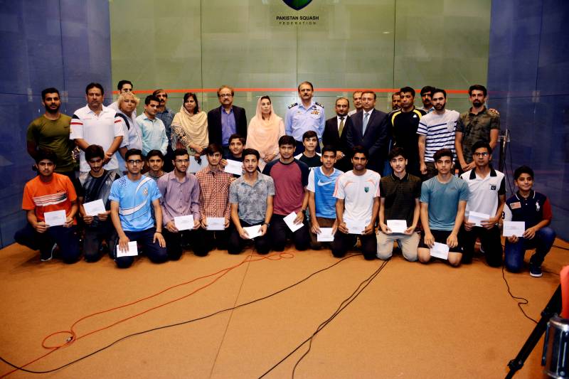 Fahmida lauds medal-winning squash juniors