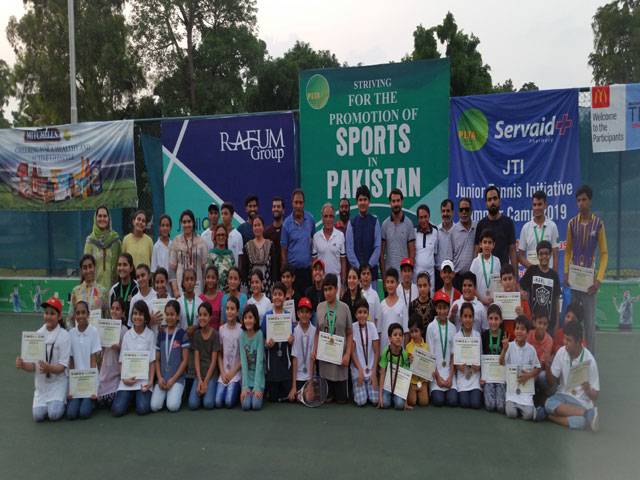 Mahad, Daniya grab U-16 & above boys, girls tennis titles