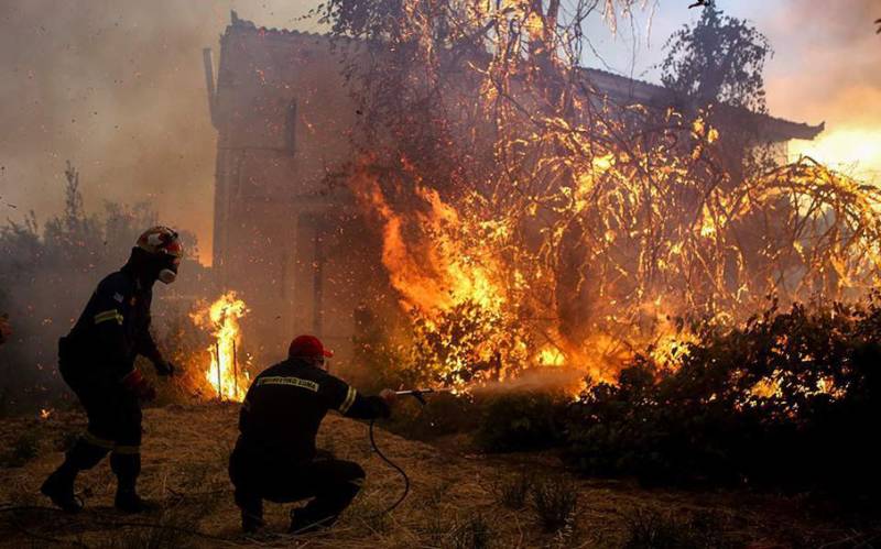 Villages evacuated as fire burns Greek island nature reserve