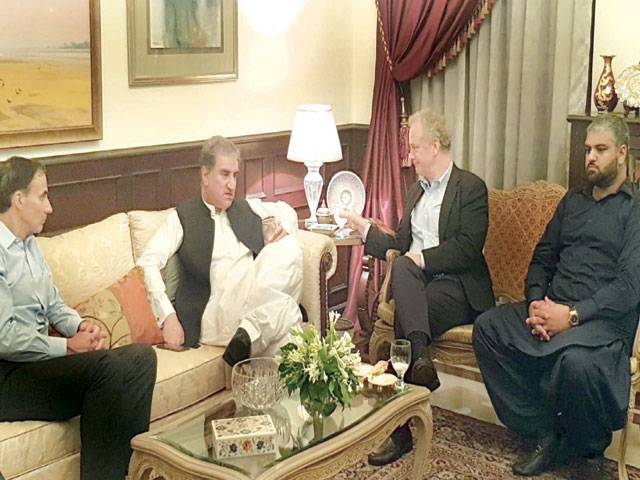 Qureshi, US senator want lifting of IOK curfew