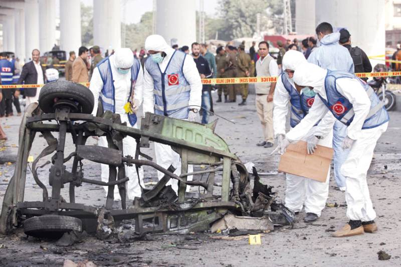 10 injured as rickshaw bomb explodes in Lahore