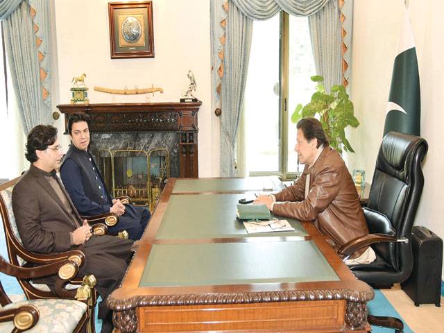 PM asks Moonis to continue support to CM