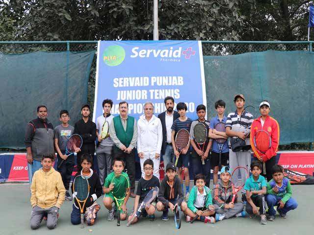 12 matches played on opening day of junior tennis