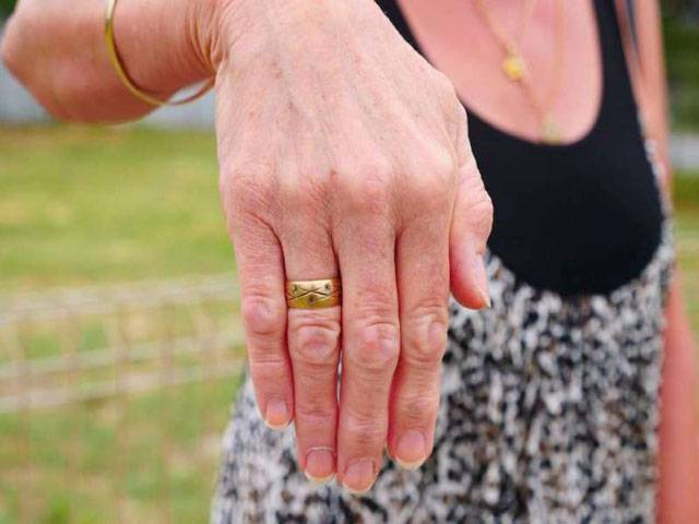 Lost gold ring found almost 50yrs later in Australia