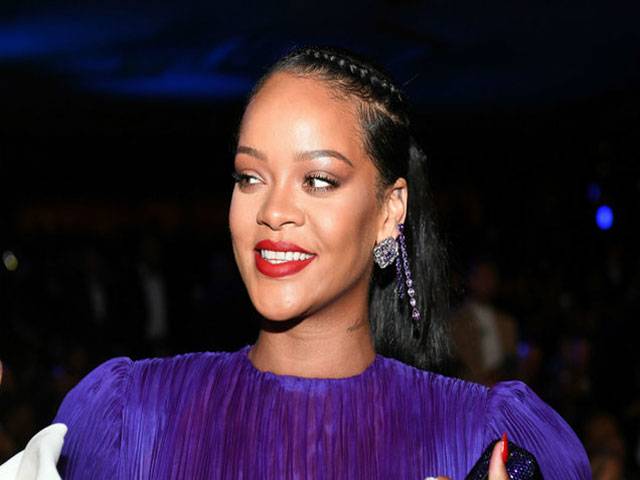 Rihanna calls for unity at NAACP Image Awards