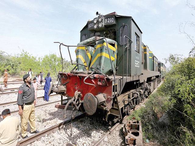 Sukkur Express rams into goods train