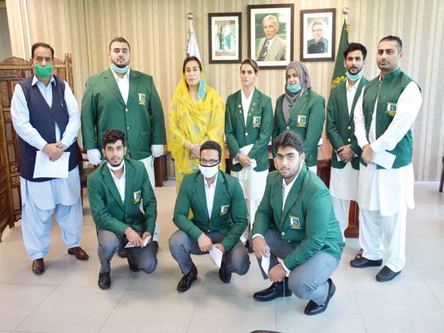 Medal winning weightlifters, tennis players receive cash awards