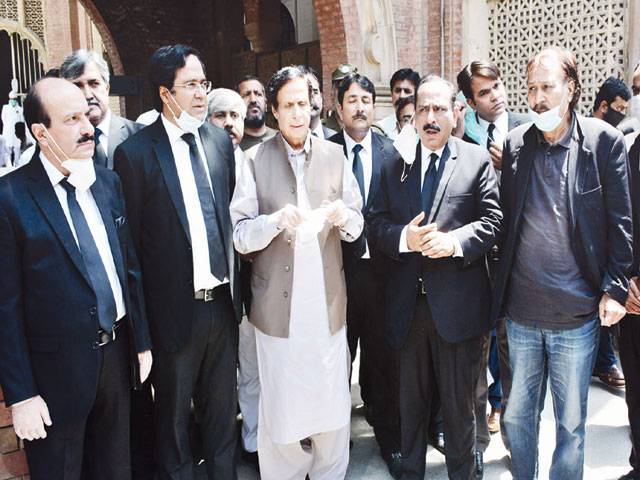 LHC adjourns Chaudhry brothers’ petition against NAB 