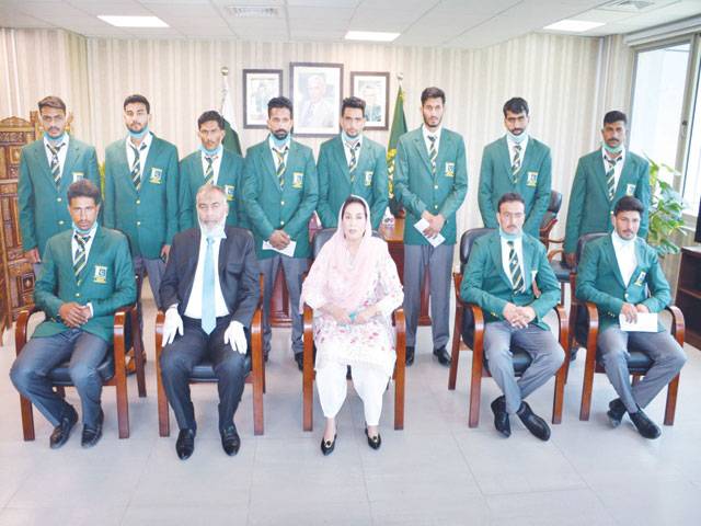 IPC Minister awards cheques to Pakistan Asian Style Kabaddi team