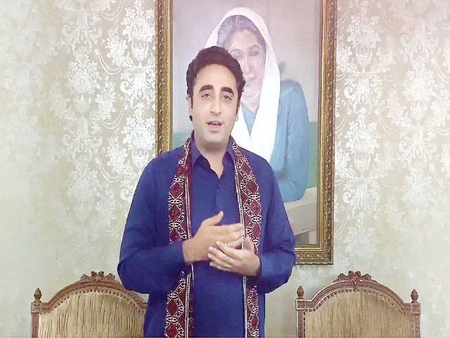 Bilawal visits graves of ZAB, Benazir Bhutto