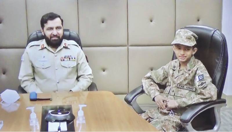 Army Chief interacts with teen battling cancer