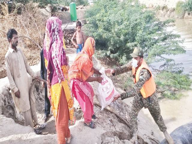 Pak Army, Navy continue relief operation in flood-hit Dadu