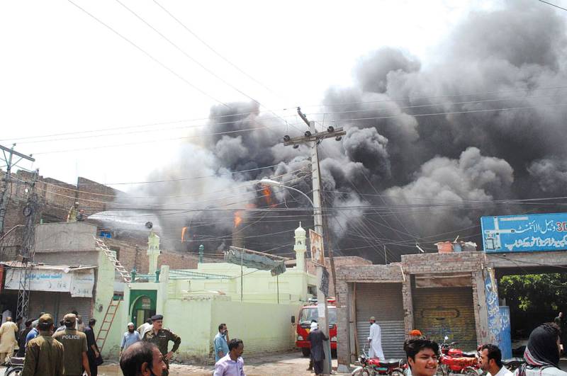 Fire engulfs auto parts godown in Multan 