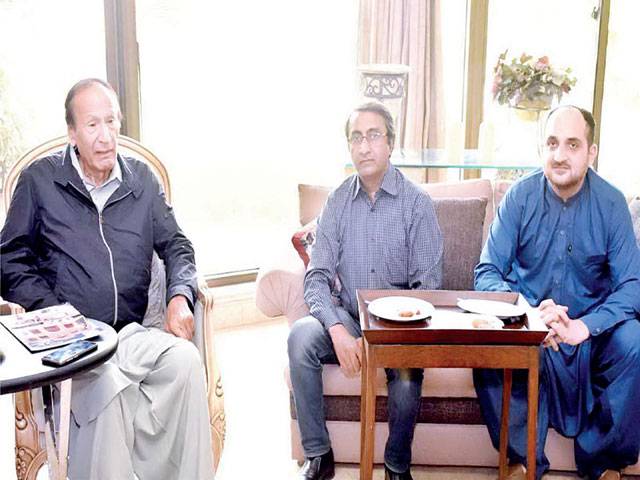 Karachi journos meet Chaudhry Shujaat Hussain