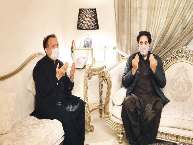 Bilawal visits Malik’s residence, offers condolences