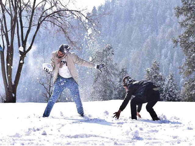 Murree, AJK, Malam Jaba see rush of tourists on weekend