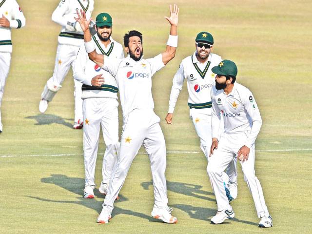 Wickets tumble in Rawalpindi to leave second Test evenly poised