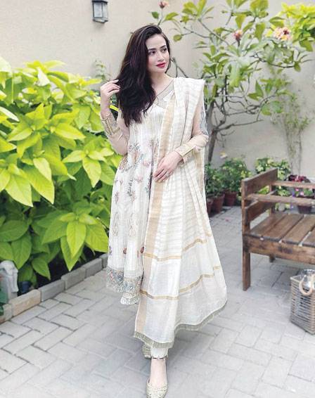 For her nikah, Sana Javed wore Mughlai Peshwas outfit worth Rs...