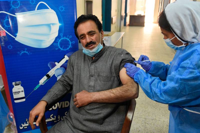 Over 164,000 people vaccinated in one day: Asad Umar 