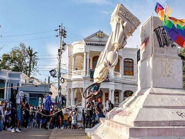 Colombian anti-govt protesters topple Columbus statue