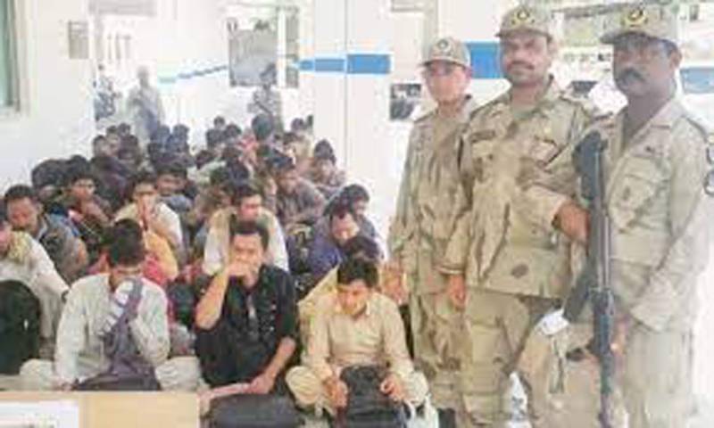 Iran hands over 113 illegal immigrants to Pakistan