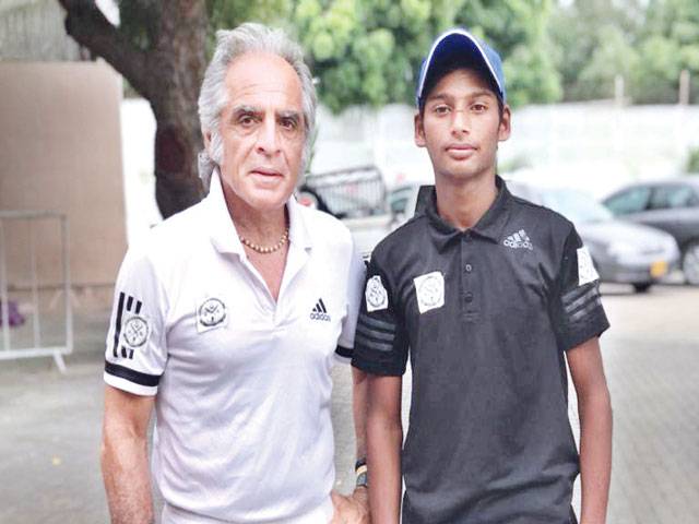 Zubair stuns Mahatir in KC Indus Pharma National Tennis QFs