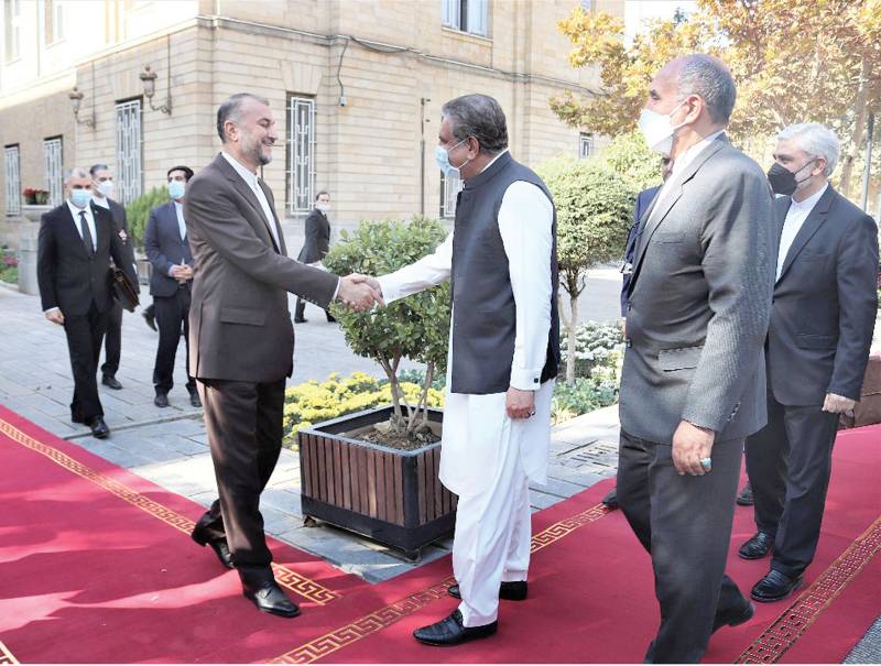 FM says Pakistan, Iran ‘have important role to play’ in region