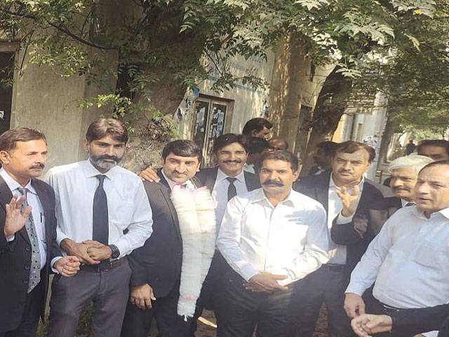 Okara legal fraternity announces support for Ayyub Khawar