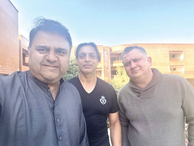 Fawad Ch mends fences between Shoaib, Dr Nauman