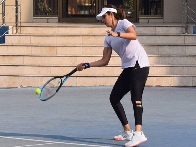 Int’l star Sania Mirza plays tennis at SBP’s Tennis Stadium