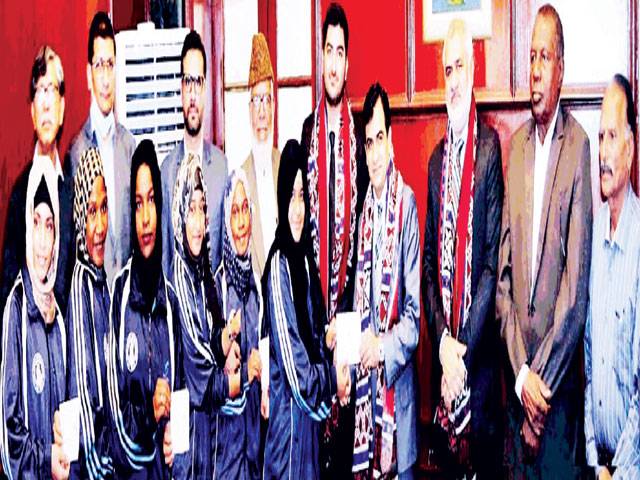 Sindh girls boxing team honored by Commissioner Karachi