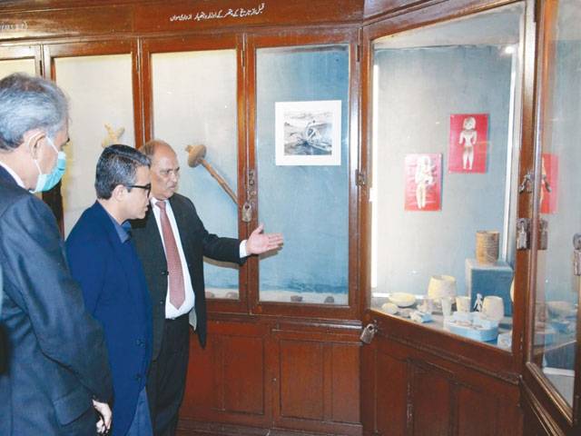 Hasaan Khawar takes admin of Lahore Museum by surprise