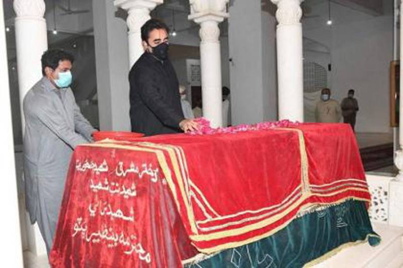 Bilawal visits mausoleum of Bhutto family martyrs