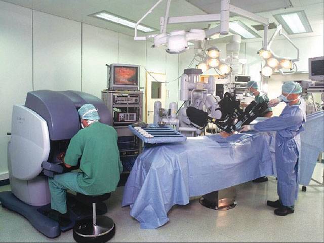 China’s single-arm laparoscopic surgical robot applied in first human clinical trial