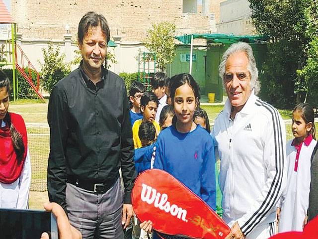 Rashid Malik inaugurates tennis court in Burewala