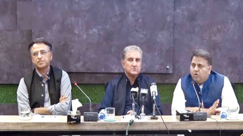 No room for minus Imran formula in PTI, says Qureshi