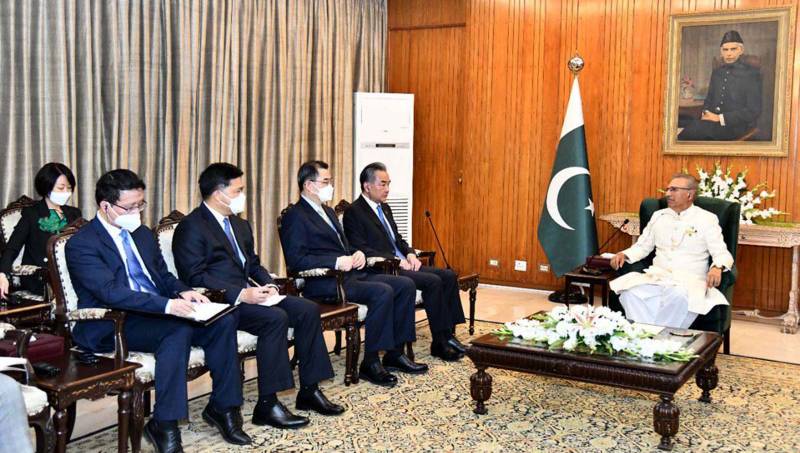 Chinese FM, other OIC dignitaries call on President Alvi