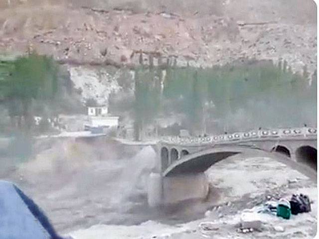 Glacier collapse sweeps away bridge in GB amid heatwave warnings