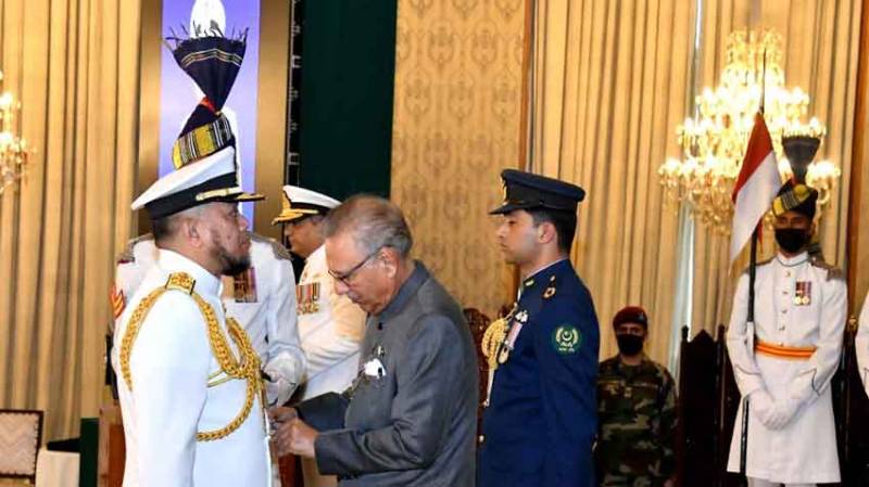 President Alvi confers Nishan-e-Imtiaz (M) on Malaysia’s navy chief